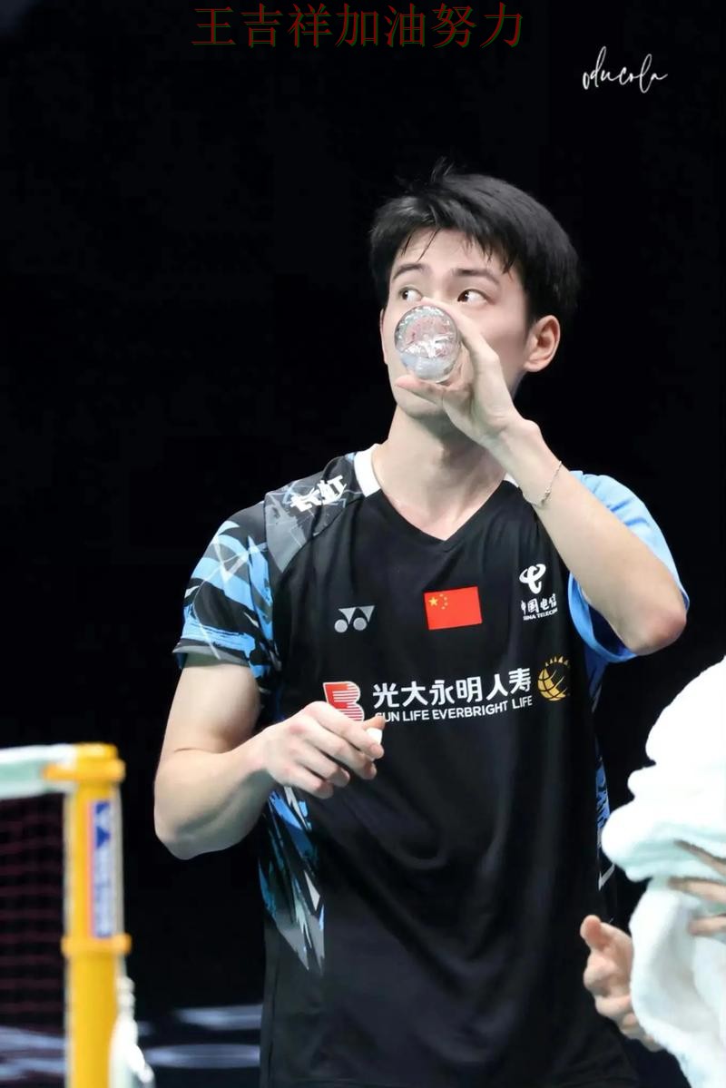 中国羽毛球队末节发力完成逆转 球迷对表现评价两极分化